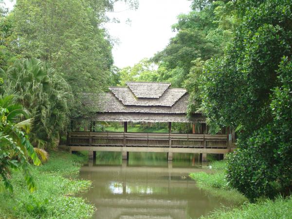 covered bridege thailand